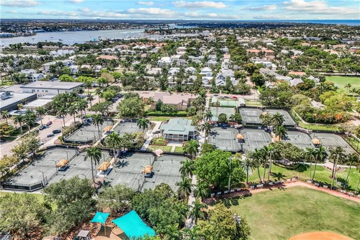 2 Blocks to Cambier and Arthur L Allen Tennis Complex with all clay courts
