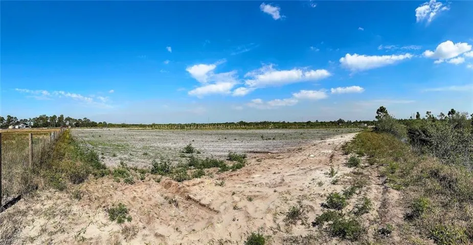 2521  Christopher  LN, Clewiston, FL 33440