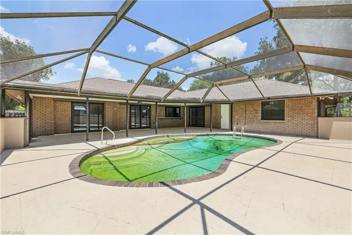 Screen-enclosed pool