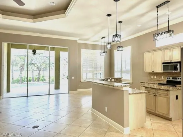 Kitchen and breakfast room lead out to screened lanai.