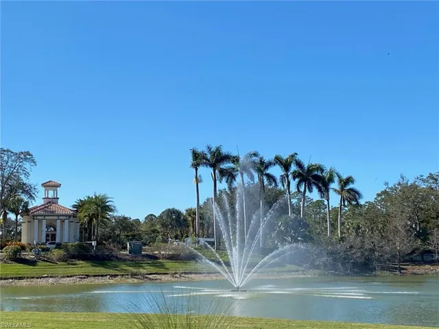 One of the many lakes and fountains in Vasari