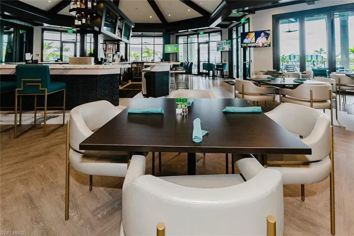 Clubhouse Outside Dining