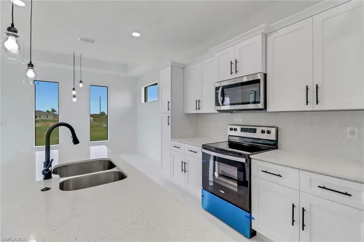 4137 E Gator  CIR, Cape Coral, FL 33909