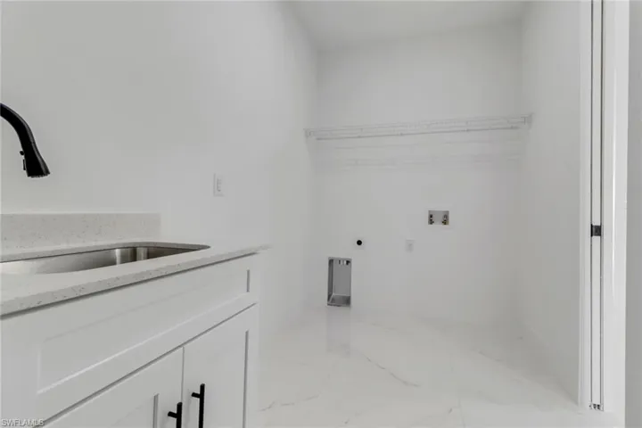 4137 E Gator  CIR, Cape Coral, FL 33909