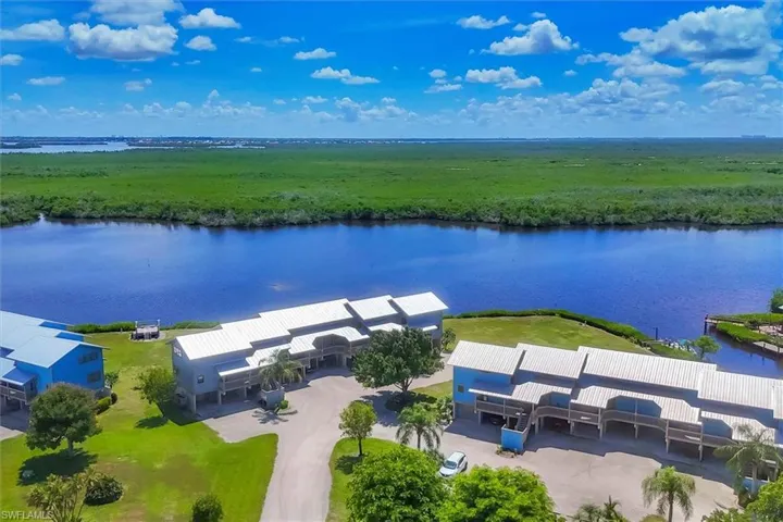 With direct Gulf access through Charlotte Harbor or Matlacha Pass, adventure awaits on the water whenever you desire.