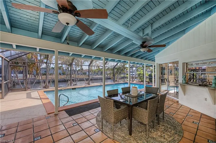 Large Covered Lanai Space - Plenty of space for entertaining