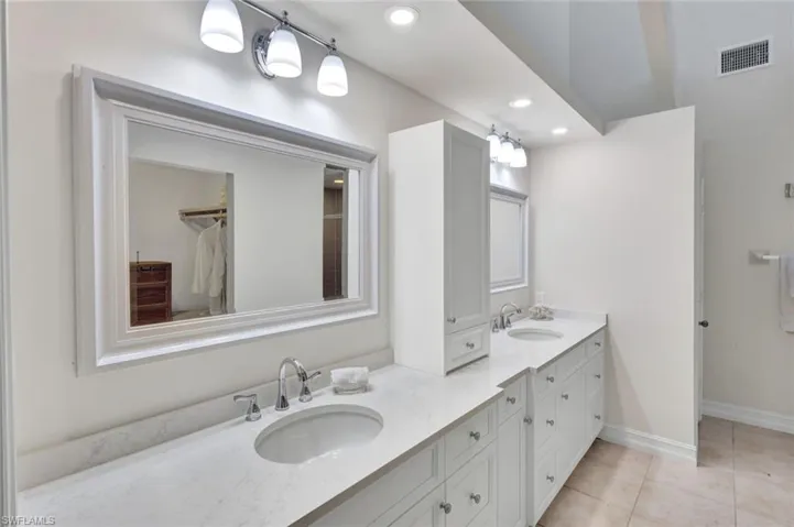 202 Bears Paw Trl 97, Naples, Florida 34105