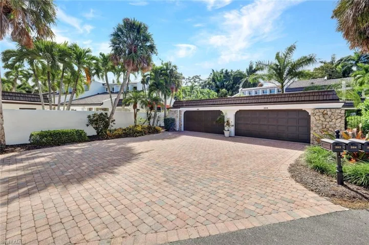 202 Bears Paw Trl 97, Naples, Florida 34105