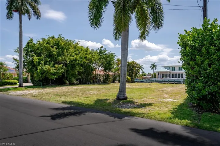 2165 Tarpon Rd, Naples, Florida 34102