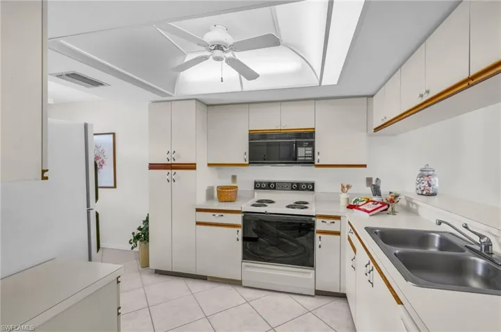 7280  Coventry  CT, Naples, FL 34104
