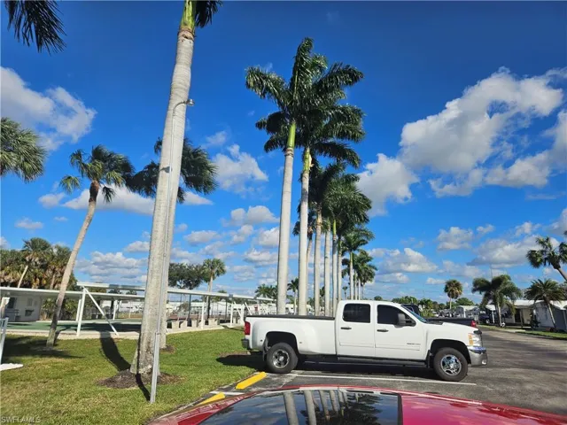 11  Pearl  DR, Naples, FL 34114