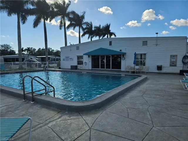 11  Pearl  DR, Naples, FL 34114