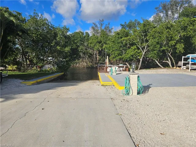11  Pearl  DR, Naples, FL 34114
