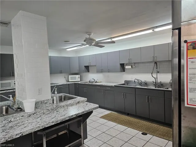 11  Pearl  DR, Naples, FL 34114