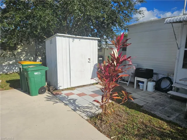 11  Pearl  DR, Naples, FL 34114