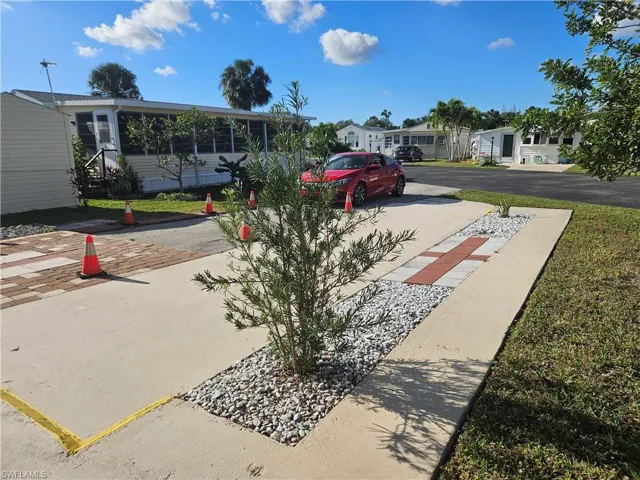 11  Pearl  DR, Naples, FL 34114