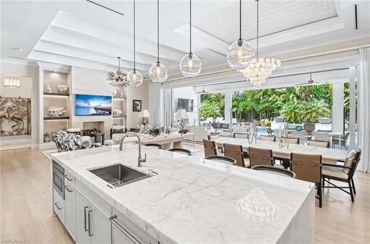 3003  Crayton  RD, Naples, FL 34103