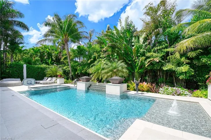 3003  Crayton  RD, Naples, FL 34103