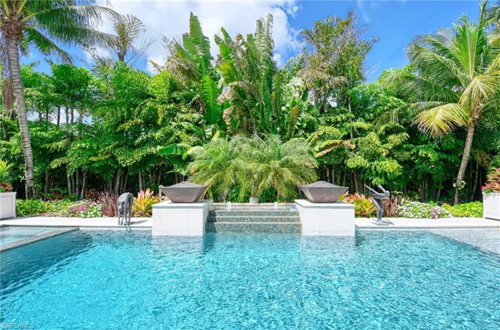 3003  Crayton  RD, Naples, FL 34103