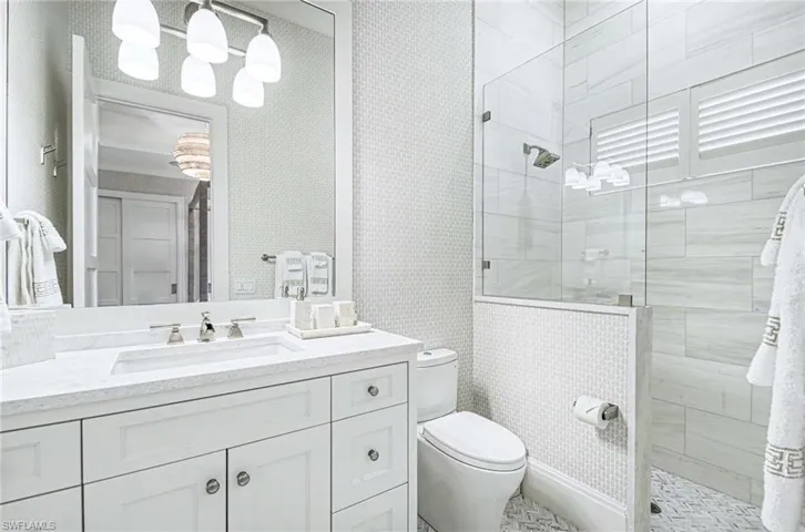 3003  Crayton  RD, Naples, FL 34103