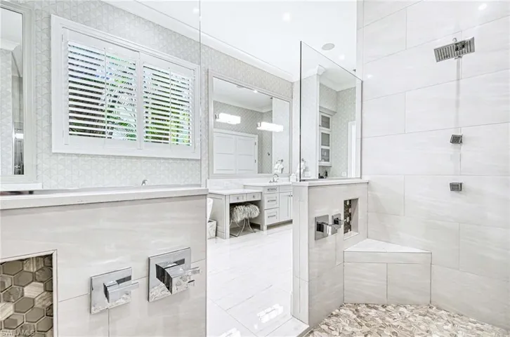 3003  Crayton  RD, Naples, FL 34103