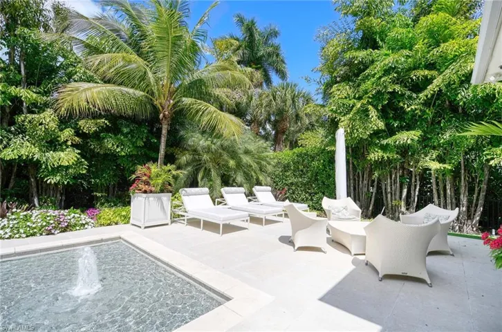 3003  Crayton  RD, Naples, FL 34103