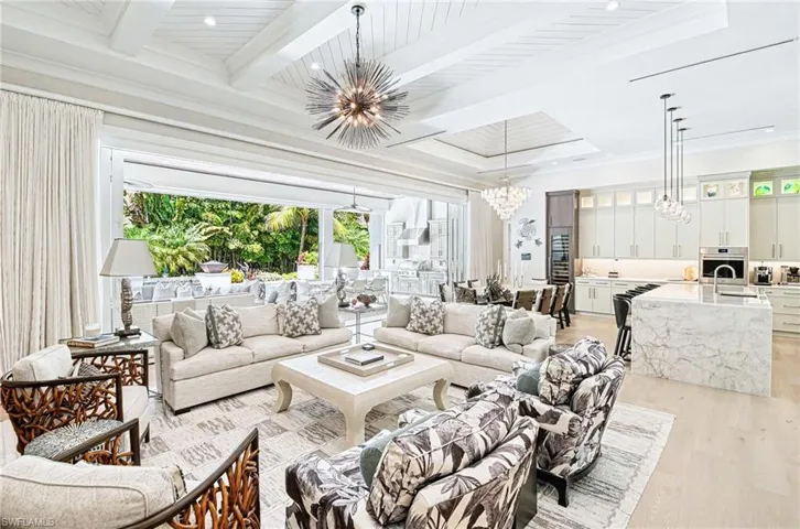3003  Crayton  RD, Naples, FL 34103