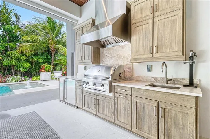 3003  Crayton  RD, Naples, FL 34103