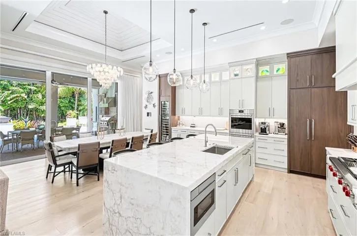 3003  Crayton  RD, Naples, FL 34103