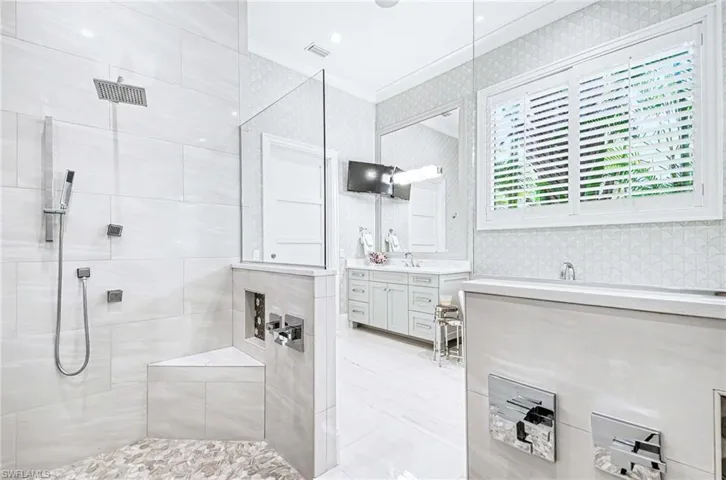 3003  Crayton  RD, Naples, FL 34103