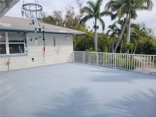 Beautiful views of the Palm Trees and property ftom the deck.