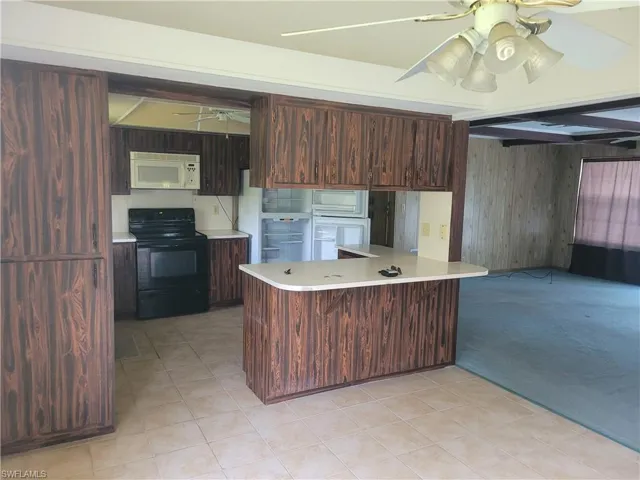 Kitchen is open to the living room and dining room it flows vey nicely.