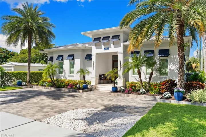 665 10th St N, Naples, Florida 34102