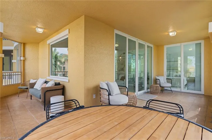 2738  Tiburon E BLVD, Naples, FL 34109
