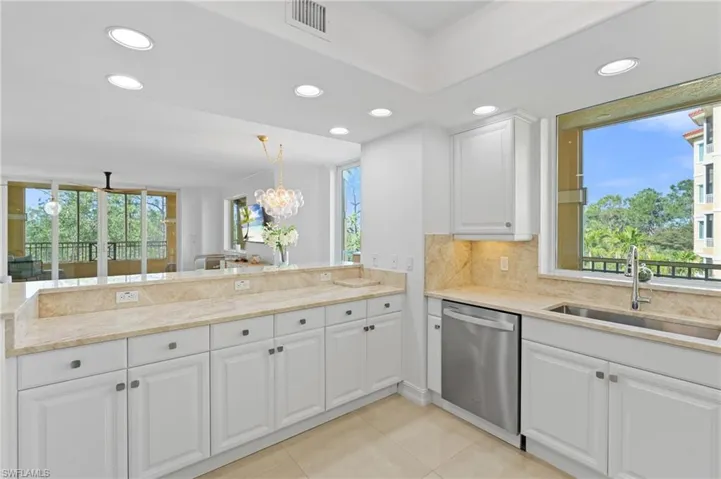 2738  Tiburon E BLVD, Naples, FL 34109