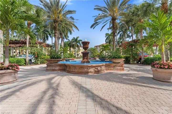2738  Tiburon E BLVD, Naples, FL 34109