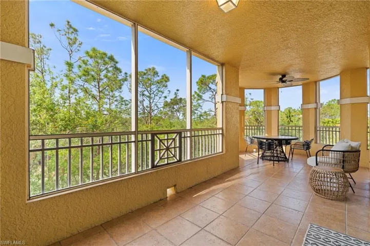 2738  Tiburon E BLVD, Naples, FL 34109