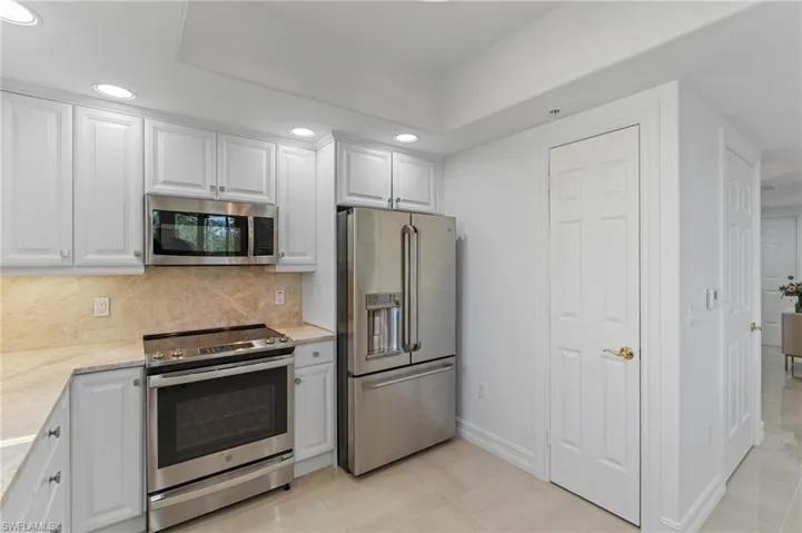2738  Tiburon E BLVD, Naples, FL 34109