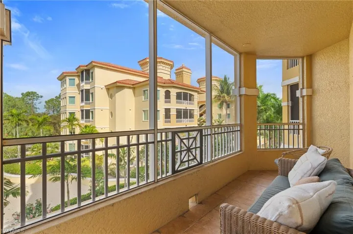 2738  Tiburon E BLVD, Naples, FL 34109