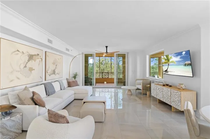 2738  Tiburon E BLVD, Naples, FL 34109