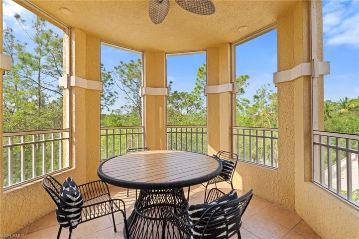 2738  Tiburon E BLVD, Naples, FL 34109