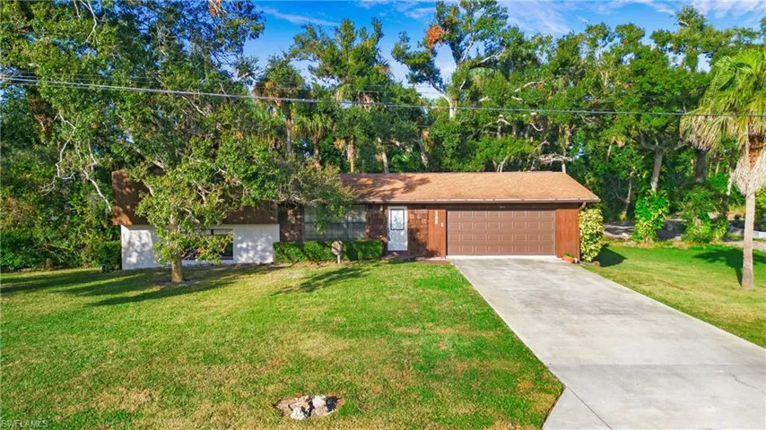 105  Little Grove  LN, North Fort Myers, FL 33917