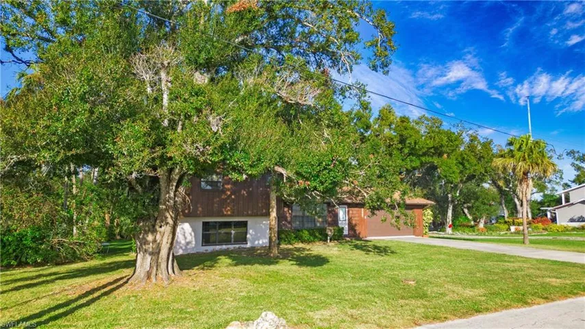 105  Little Grove  LN, North Fort Myers, FL 33917