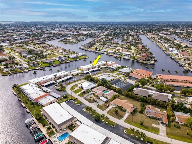 Bird's eye view of complex