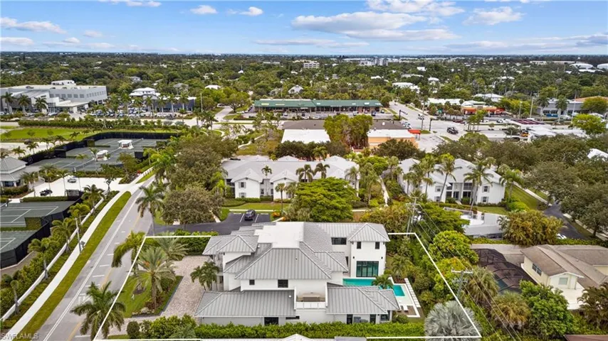 774 Golf Dr, Naples, Florida 34102