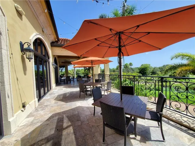 9521 Avellino Way 2415, Naples, Florida 34113