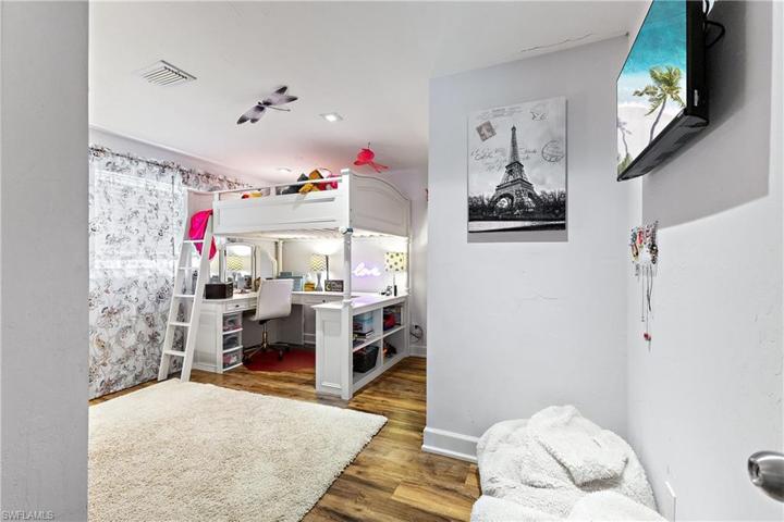 Guest bedroom pic2