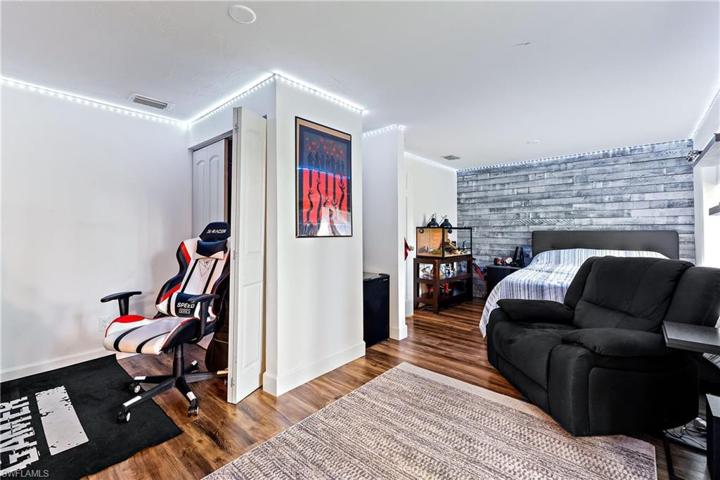 Large guest bedroom pic 2