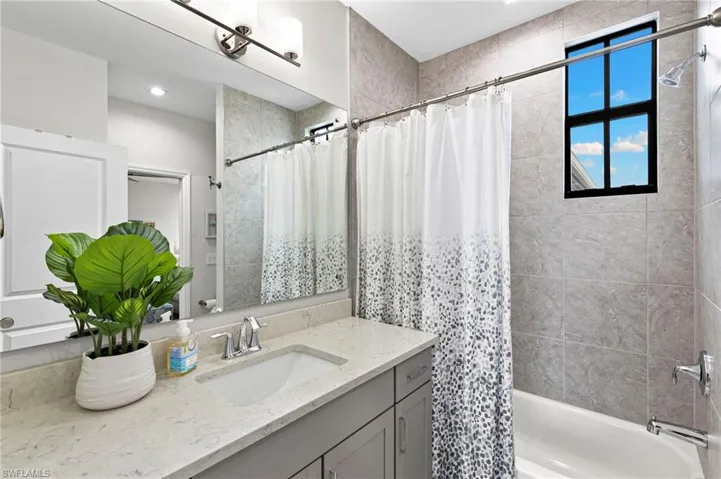 7490 Rockefeller Dr, Naples, Florida 34119