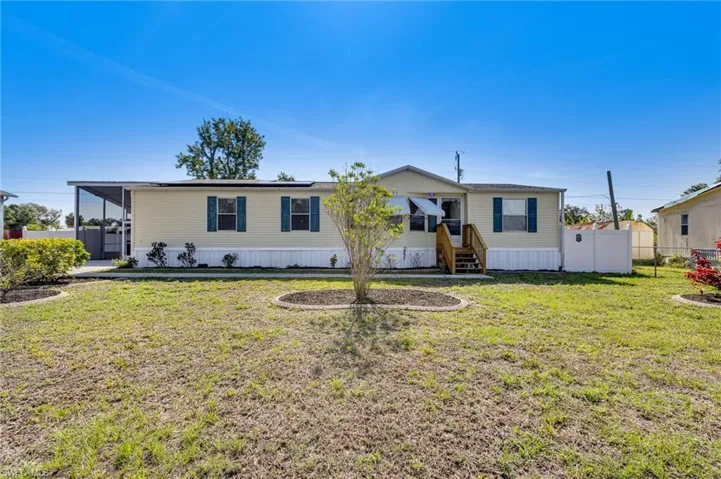 View of manufactured / mobile home